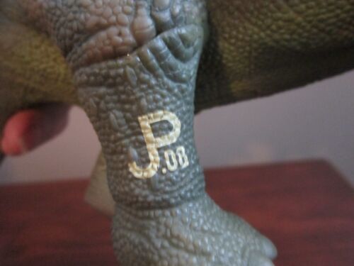 JURASSIC PARK TRICERATOP JP08 DINO DAÑO COMPLETO CON PARCHE EN LA PIEL HERIDA - Imagen 3 de 12