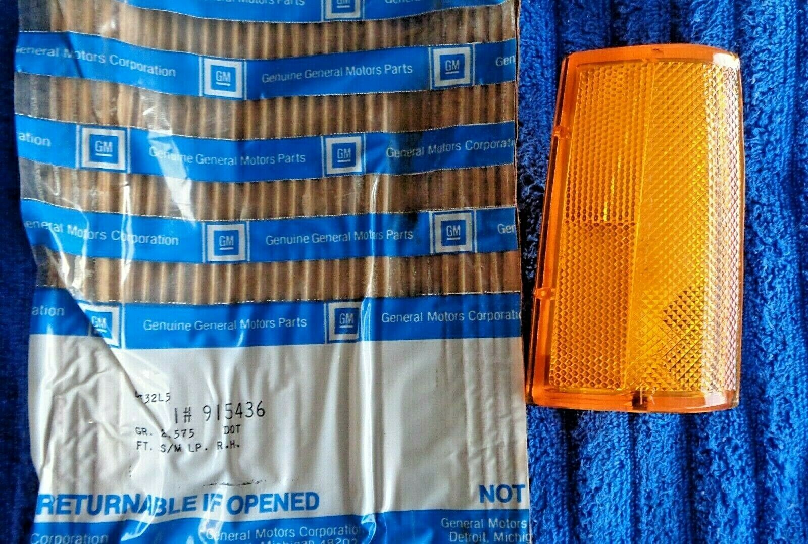 NOS NEW 80s Caprice Parisienne RH Turn Signal Side Marker Lamp Light Lens Emblem