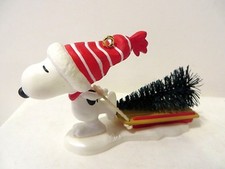 PEANUTS HALLMARK ORNAMENT - A TREE FOR SNOOPY