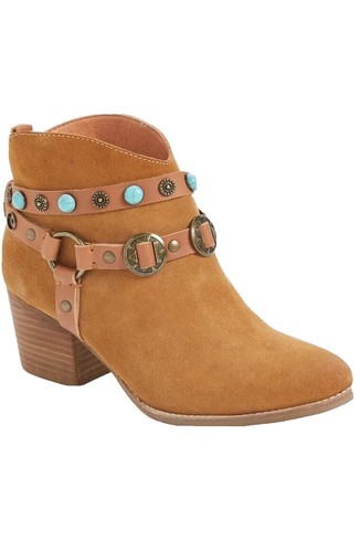 Womens Beige Zigi Soho Boo ts Kiana Style Size