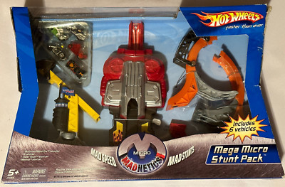 Hot Wheels 2005 Micro Madnetics - Mega Micro Stunt Pack with 6 vehicles *Sealed*