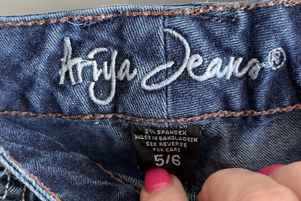 Pantalones Cortos Ariya Azul Jean Corte Denim Adornado Solapa Bolsillo Talla 5/6 Usados en Excelente Condición Foto 4 de 4