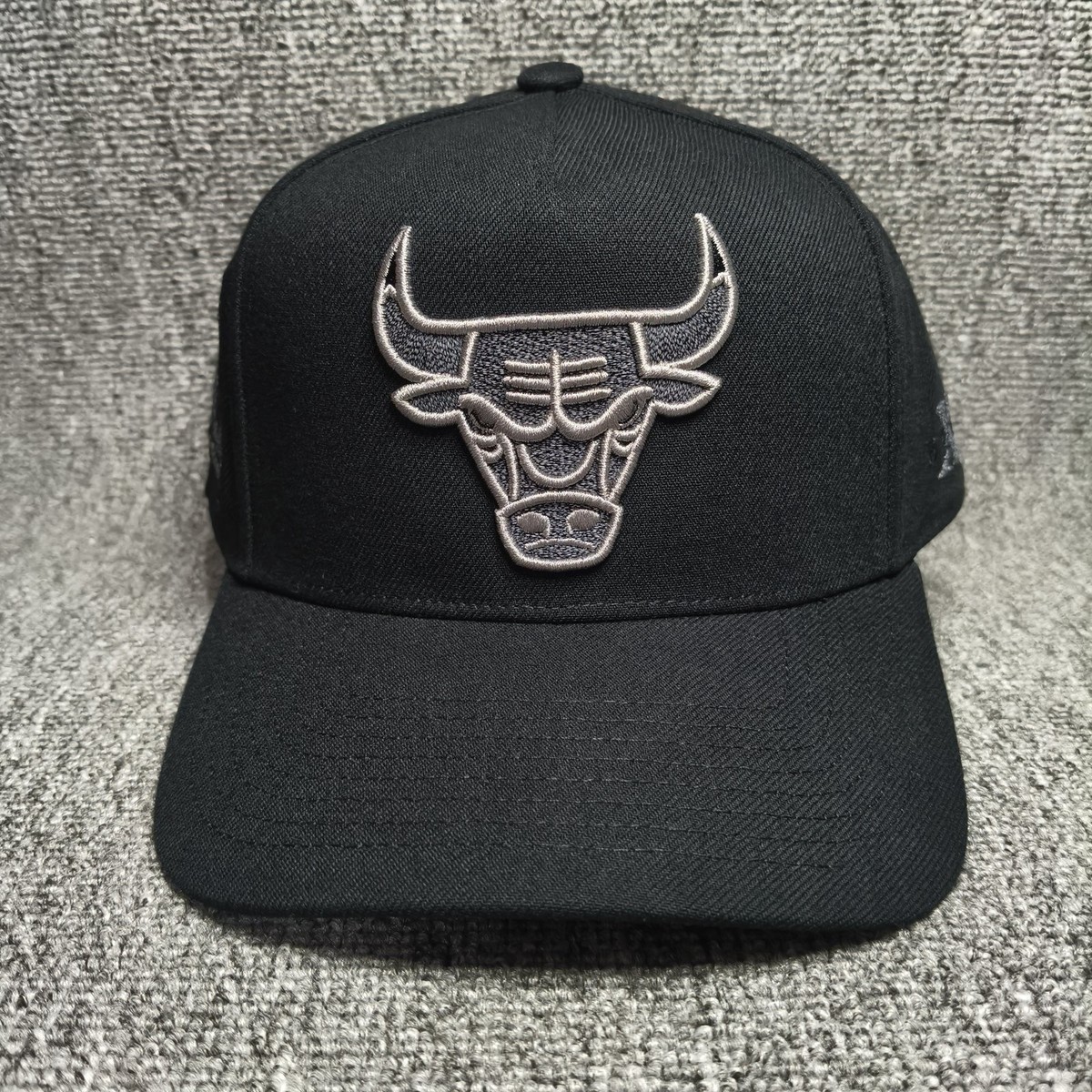 Mitchell & Ness Chicago Bulls Black Curved Snapback Cap Hat OS