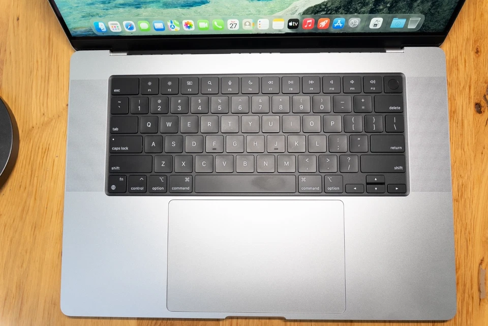 Apple MacBook Pro 16" M4 Max · 48GB · 1TB, Foto 3 von 5