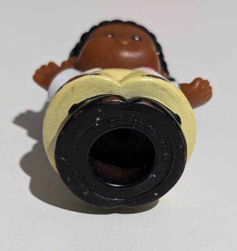 Fisher Price Little People African American Girl With Flowers - Picture 3 of 3