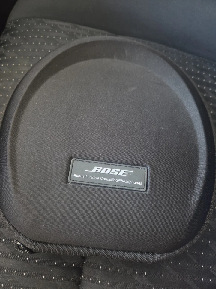 Bose QC15 QuietComfort Acoustic Noise Cancelling Headphones w/Case - Image 3 of 3
