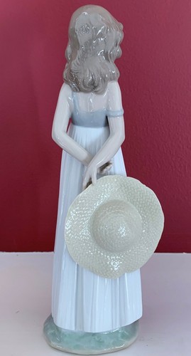 NIB LLADRO 8114 "NATURAL BEAUTY" GIRL W/ SUN HAT 2005 SPECIAL EVENTS FIGURINE 9" - Picture 9 of 10
