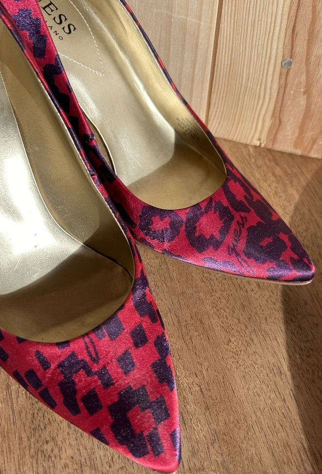 GUESS BY MARCIANO RASBERRY & NAVY SATEN PRINT WITH PINK PATENT LEATHER HEEL S7.5 - Image 3 of 4