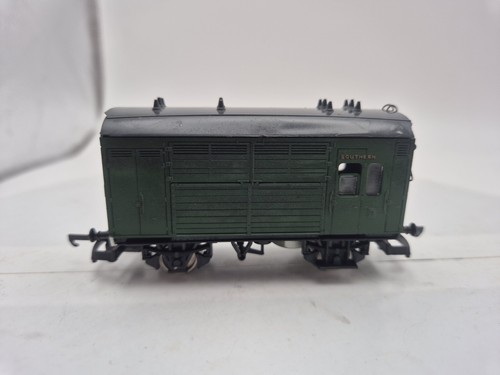 Lima 305628 OO Gauge Horse Box Southern Green - Picture 4 of 4