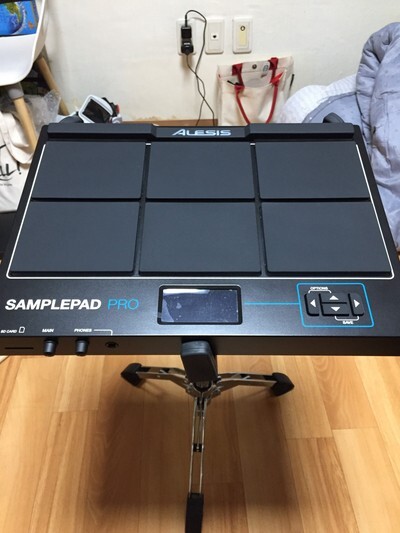 Alesis Sample Pad Pro 8-Pad Percussion and Sample Triggering Alesis Sample Pad Pro 8-Pad Percussion and Sample Triggering