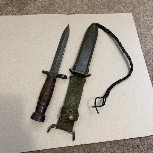 U.S. WW2 M3 Camillus Military Fighting  Knife With M8 Sheath