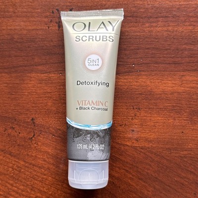 Olay Scrubs 5-in-1 Detoxifying Vitamin C + Black Charcoal - 4.2 fl. oz NEW