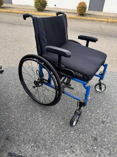 Ki Mobility Catalyst Cat 5 Rollstuhl breit XL 22”x 20”