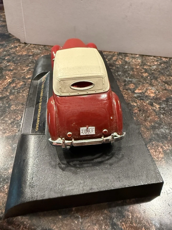 Signature Models 1937 Cord Supercharged Burgundy & Red Interior Scale 1:32 - Image 3 of 4