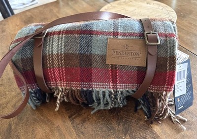 NWT  PENDLETON Wool Stadium Blanket Throw Motor Robe w/ Leather Strap Ruby Beach