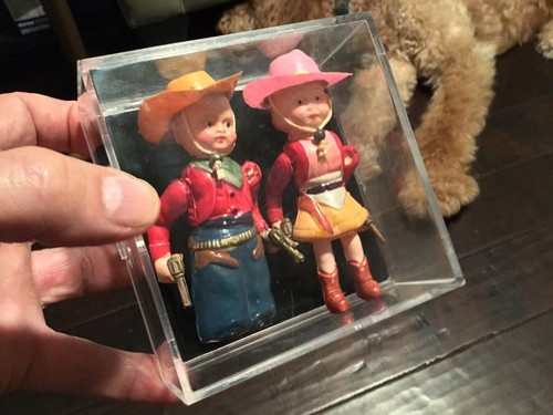 RARE AUTHENTIC CELLULOID DOLLS COWBOY/COWGIRL TOY SET CIRCA 1950 ๐ - Picture 2 of 12