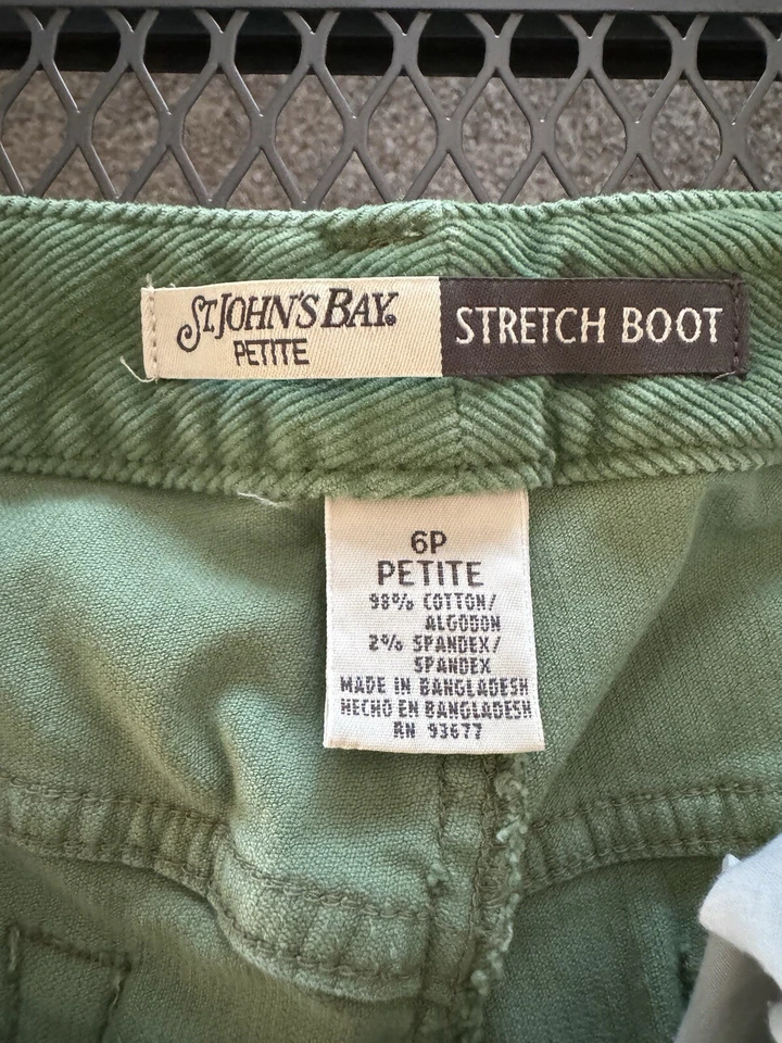 Pantalones de pana verde bota elástica St John’s Bay Petite talla 6P Foto 4 de 4