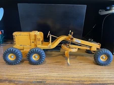 DOEPKE MODEL TOYS VINTAGE ADAMS MOTOR GRADER USED 9” W 8” T 24.5” LONG MADE USA