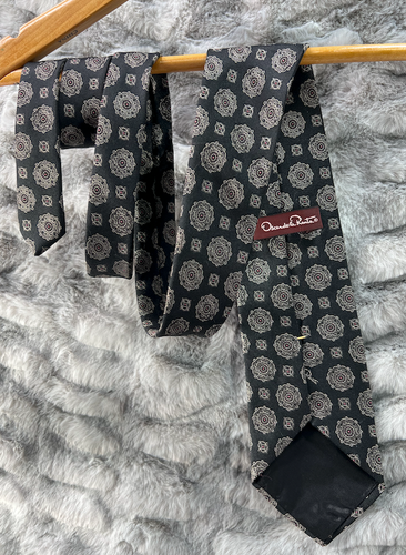 Corbata para hombre Classy - Oscar de la Renta - negra, plateada y un poco roja - Imagen 2 de 12
