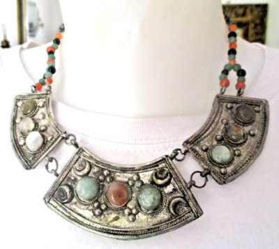 Collier Plastron Vintage Argenté - Pierres Naturelles - Bijou Fantaisie Imposant - État Impeccable