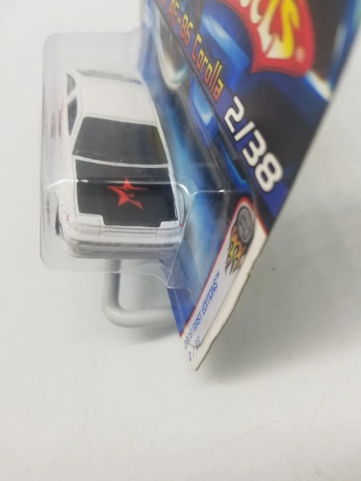 Tarjeta corta Hot Wheels 2006 primeras ediciones Toyota AE-86 Corolla 2/38 llantas doradas Foto 4 de 4