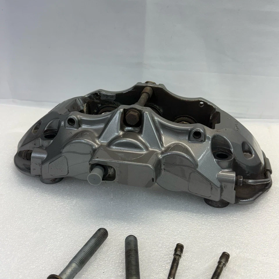 03-13 Juego de pinzas de freno delanteras izquierda y derecha Maserati Quattroporte M139 OEM Foto 3 de 4