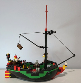 LEGO 6250 Cross Bone Clipper - 99% Complete Authentic Pcs. Very Clean! 