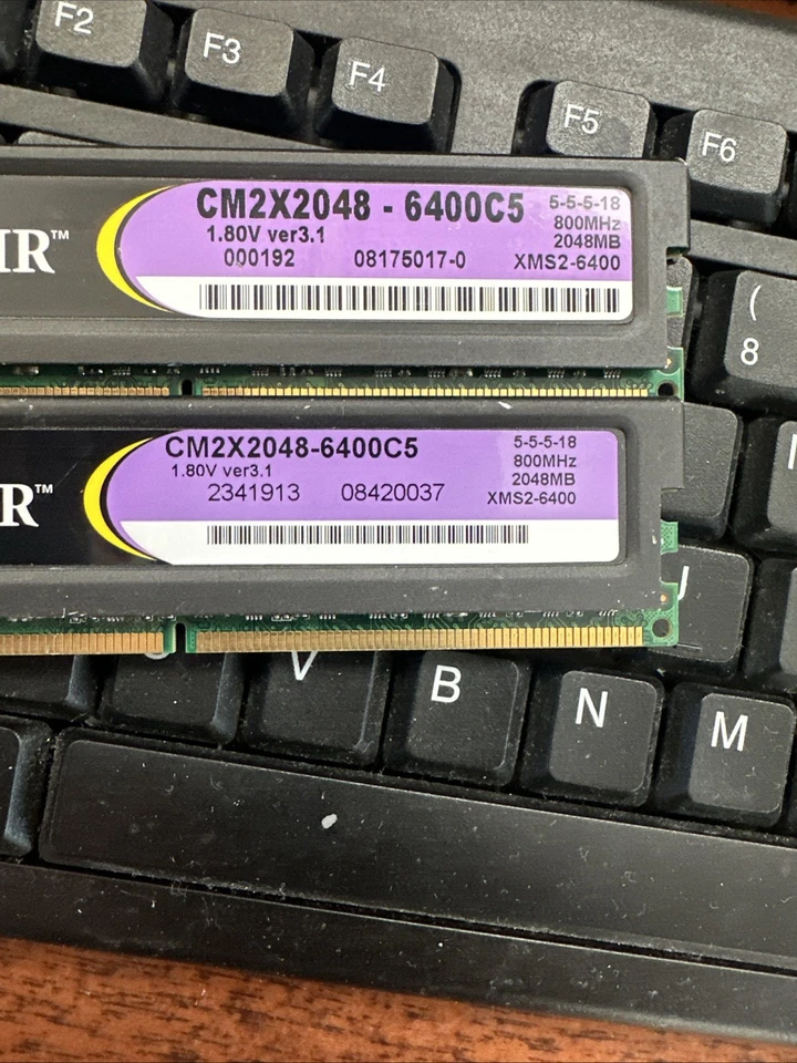 Pair 2x2GB Corsair XMS2 CM2X2048-6400C5 DDR2-800 PC2-6400 CL5 Desktop RAM - Immagine 2 di 3