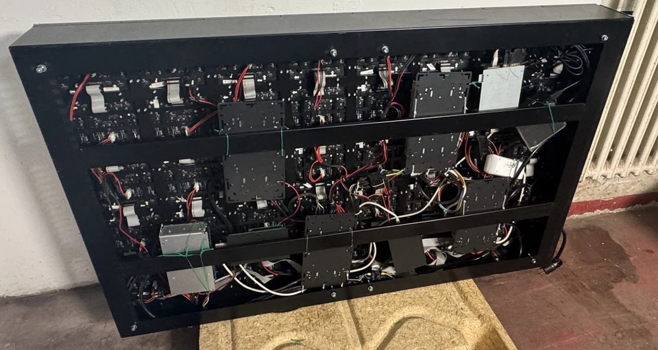 Dynamische LED-Anzeigetafel 80 × 130cm  - Bild 3 von 4