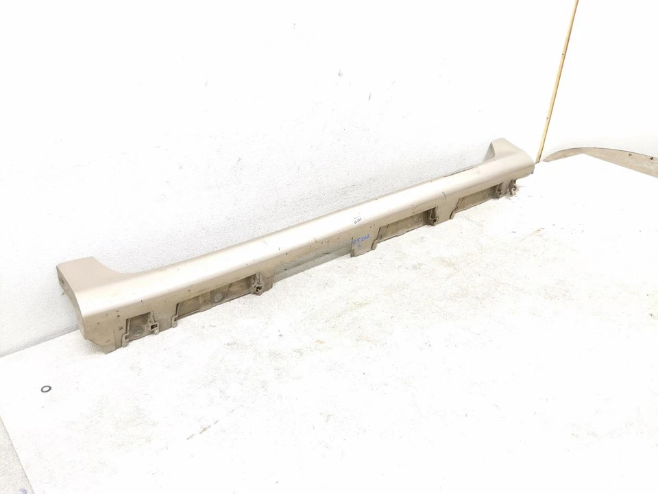 Saia balancim lateral para motorista Toyota Corolla 2009-2013 - arranhões profundos - Imagem 2 de 4