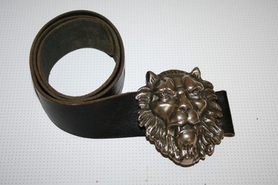 wenig gebrauchter schwarzer Gürtel Länge ca. 90 cm + Metallschnalle (Löwenkopf)