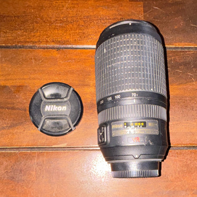 Nikon AF-S NIKKOR 70-300mm f/4.5-5.6G ED VR Zoom Lens w/ Lens Cap