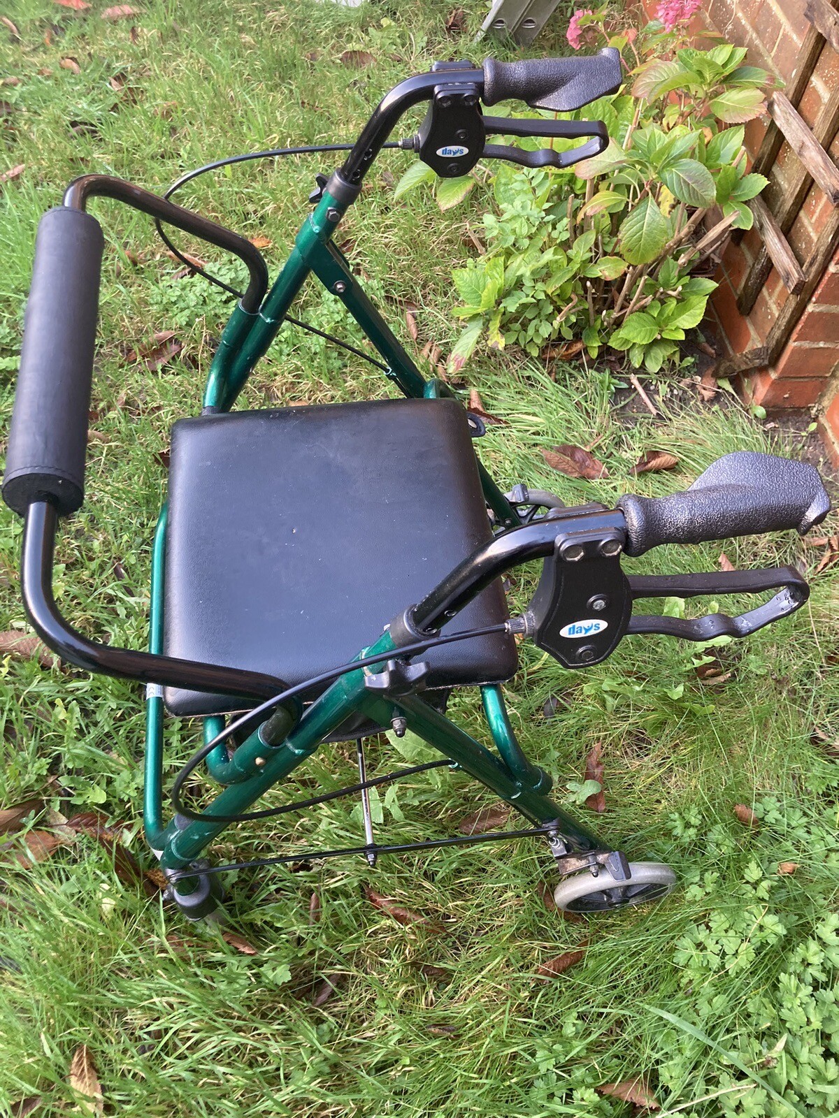 Mobility 4 Wheel Walker With Seat Storage Bag And Brakes. COLLECTION