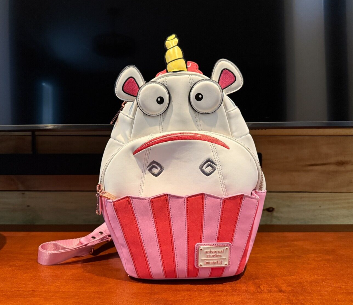 Despicable Me Loungefly Fluffy Unicorn Cupcake Backpack  display picture 2
