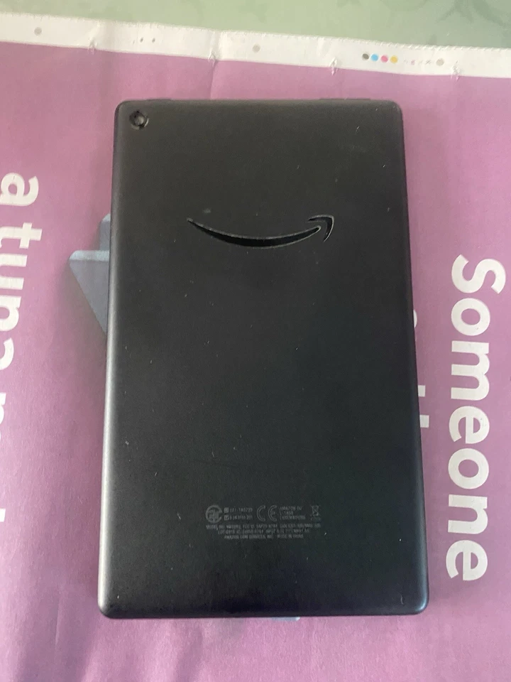 Amazon Fire HD 8 Tablet 7th Gen.  7” HD display 16 GB Black - Good condition - Image 4 of 4