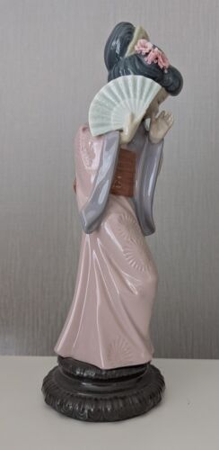 Lladro Figurine "Timid Geisha Girl" #4990 Japanese - Picture 2 of 5