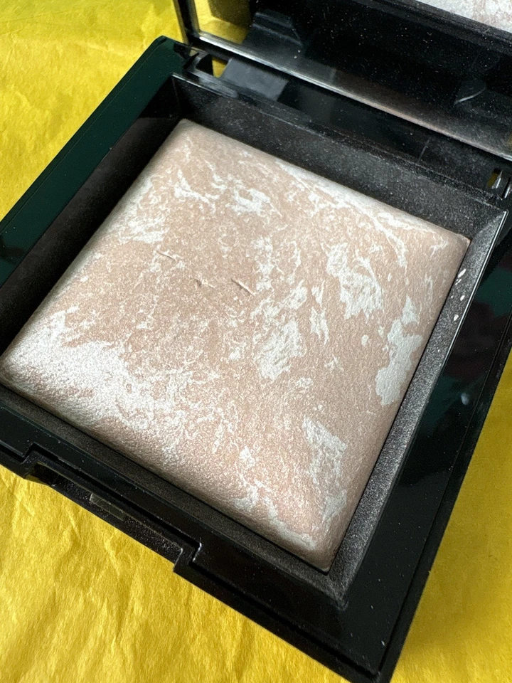 bareMinerals Invisible Highlighter Blusher Powder FAIR TO LIGHT New Bronzer 7g - Image 3 of 4