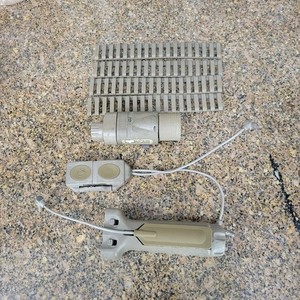 Insight SU233 M3X-000-A23 Tan Weapon Light With Single/Dual Pressure Switch FDE
