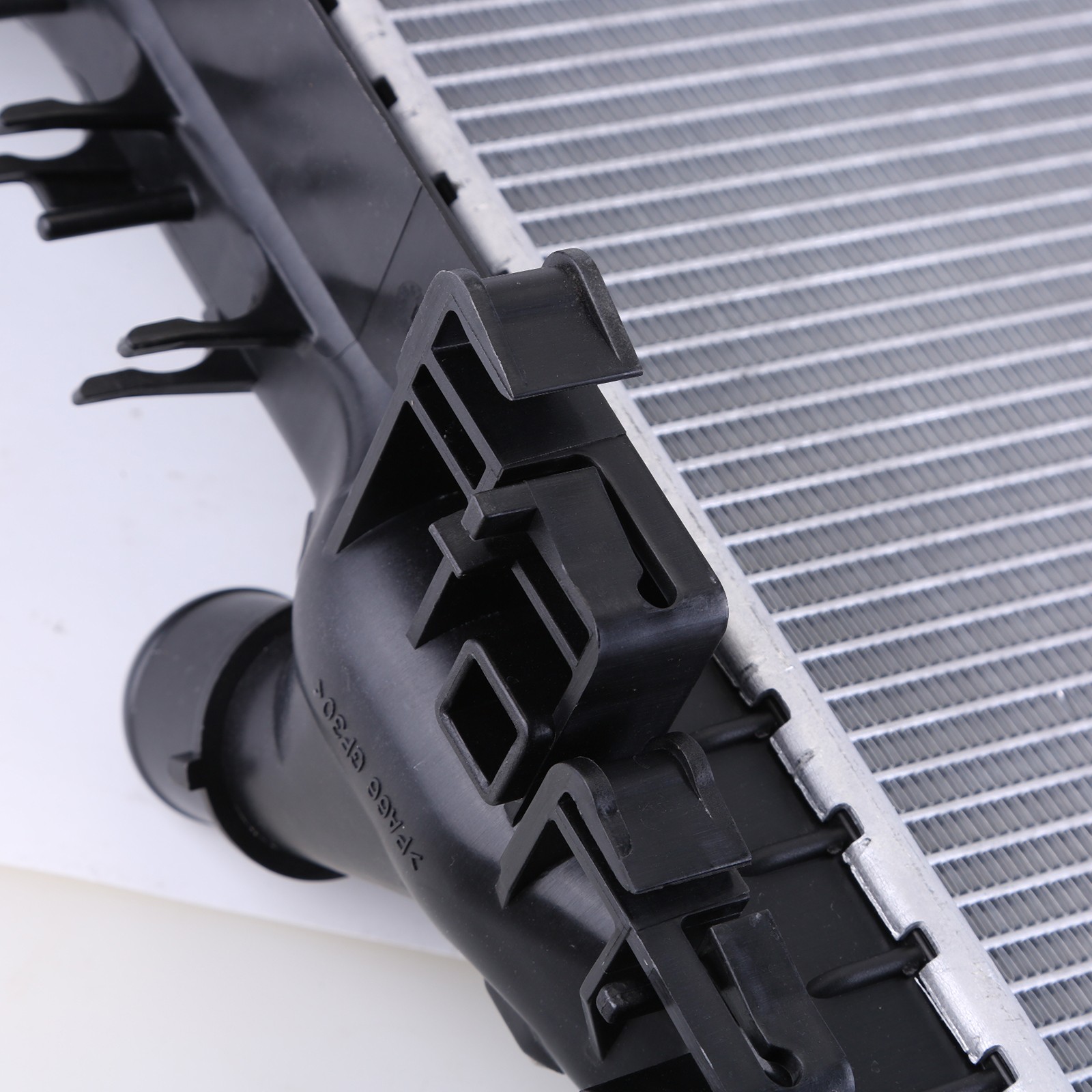 Maserati Ghibli 2015-2020 Radiator P/N 670109996