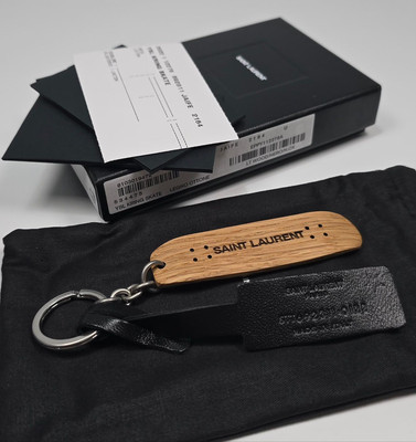 Porte-clés logo skateboard en bois officiel Saint Laurent 8,5 x 2,5 cm 122379399