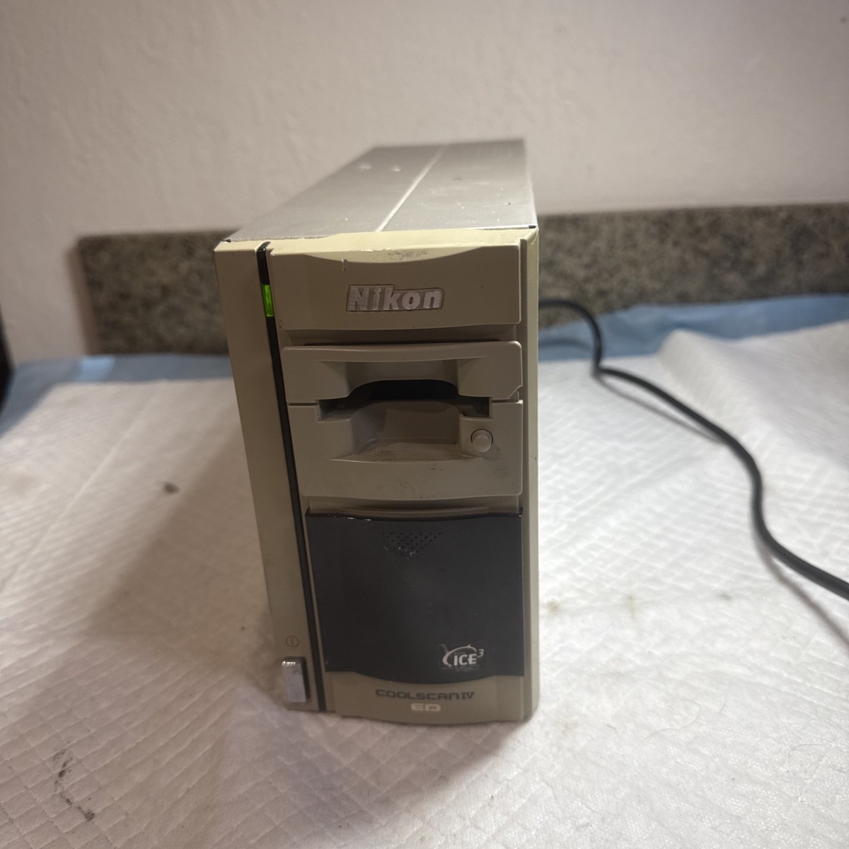 Nikon CoolScan IV ED Film Strip USB Scanner LS-40 Parts (Powers On