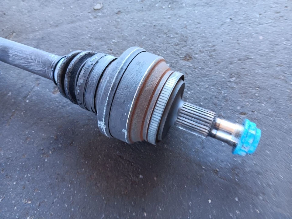 Mercedes C E SL CLS63 2010-2018 (W204 W212 W231 W218) AMG eje trasero derecho Foto 2 de 4