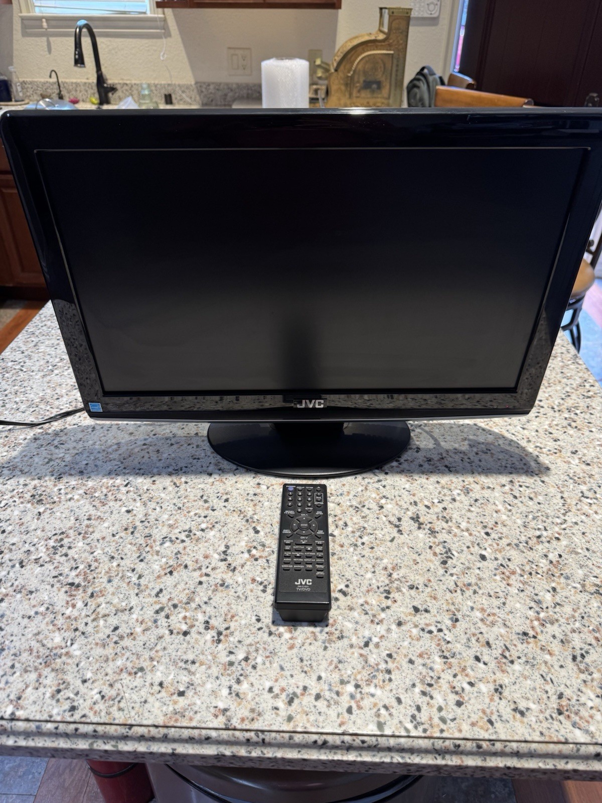 JVC LT-22DM21 22&rdquo; HDTV w/DVD Player W/Remote RV Dorm PC Ki