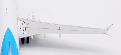 INFLIGHT 1:200 LUXAIR Boeing B737-8 MAX Diecast Aircraft Jet Model LX-LBL - Picture 11 of 14