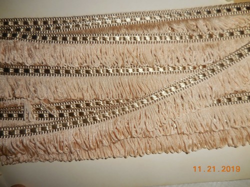 BTY Vintage Shimmer String Fringe Fashion Trim 1" Champagne Palest Peach #0202 - Picture 2 of 7
