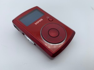 SanDisk-Sansa-Clip-Red-2GB-FM-Radio-MP3-Player