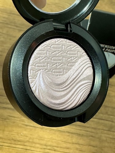 MAC Extra Dimension Eye Shadow READY TO PARTY 0.04 oz 1.3g Pale Lilac NIB New! - Picture 6 of 11
