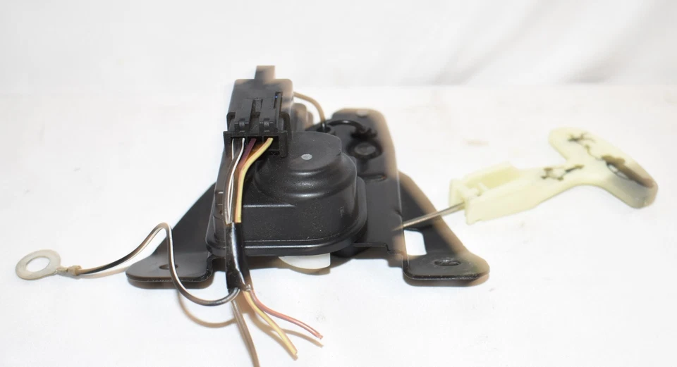 ¡¡OEM!! 08-23 Challenger 11-23 Cargador Chrysler 300 8-12 Avenger Pestillo Trasero Maletero Foto 3 de 4