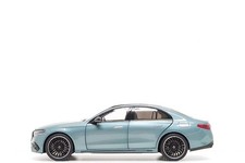 iScale 1:18 Mercedes-Benz E-Class (W214) AMG-Line in Verde Silver Dealer Edition