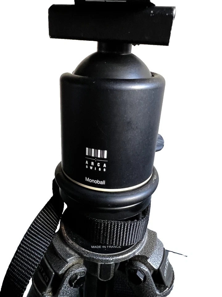 Vintage Gitzo G1228 "Mountaineer" Carbon Fiber Tripod + Arca Swiss Monoball Head - Image 4 of 4